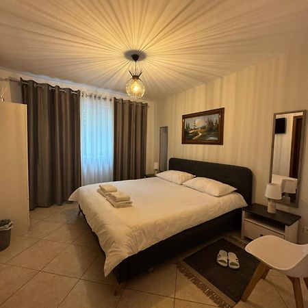 Xhelo'S Rooms Tirana Exterior foto