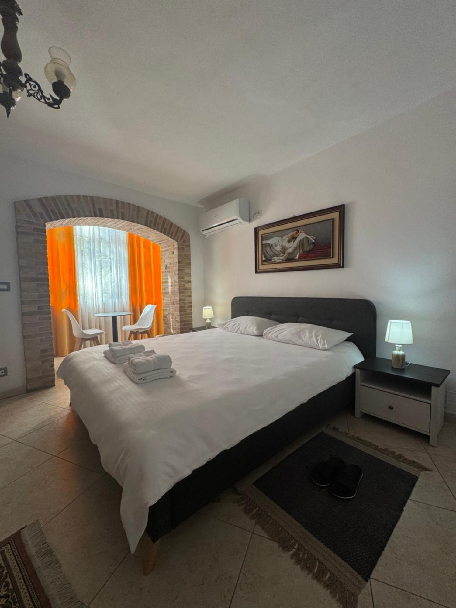 Xhelo'S Rooms Tirana Exterior foto